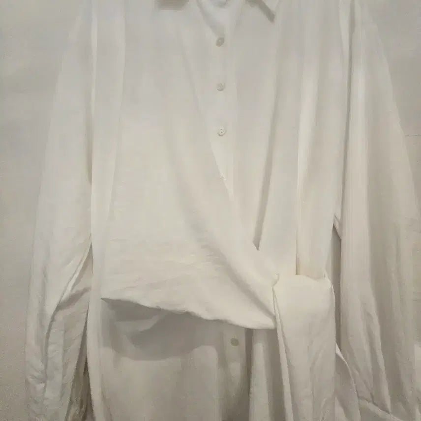 [BUNJANG] White Wrap Design Shirt / 넉넉하고 매력적인 화이트 랩 디자인 셔츠