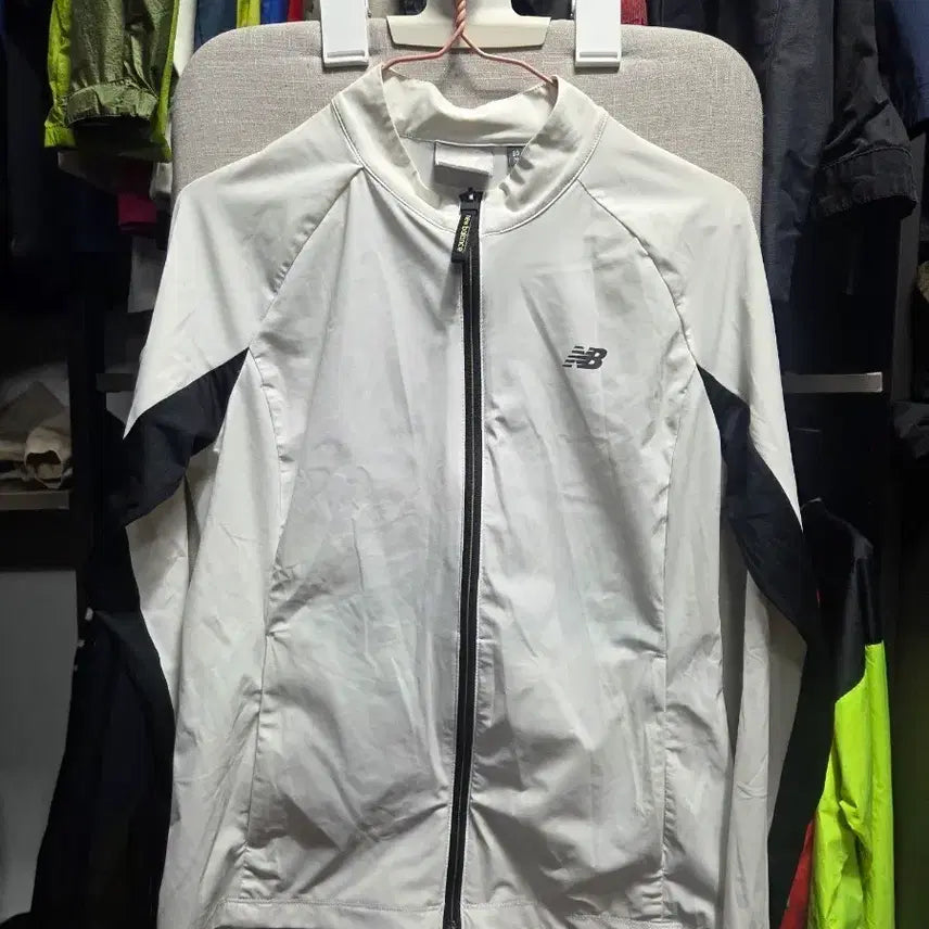[BUNJANG] New Balance White Windbreaker Jacket / 뉴발란스 바람막이 흰색