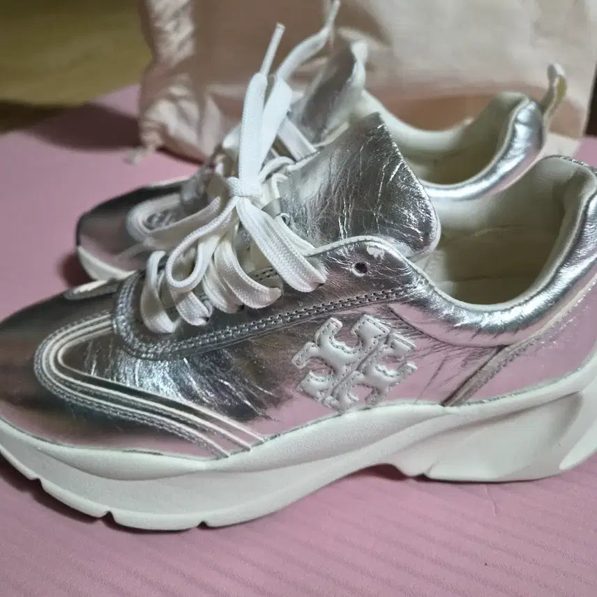 [BUNJANG] Tory Burch Women's Silver Sneakers / TORY BUCH 토리버치 여성 스니커즈