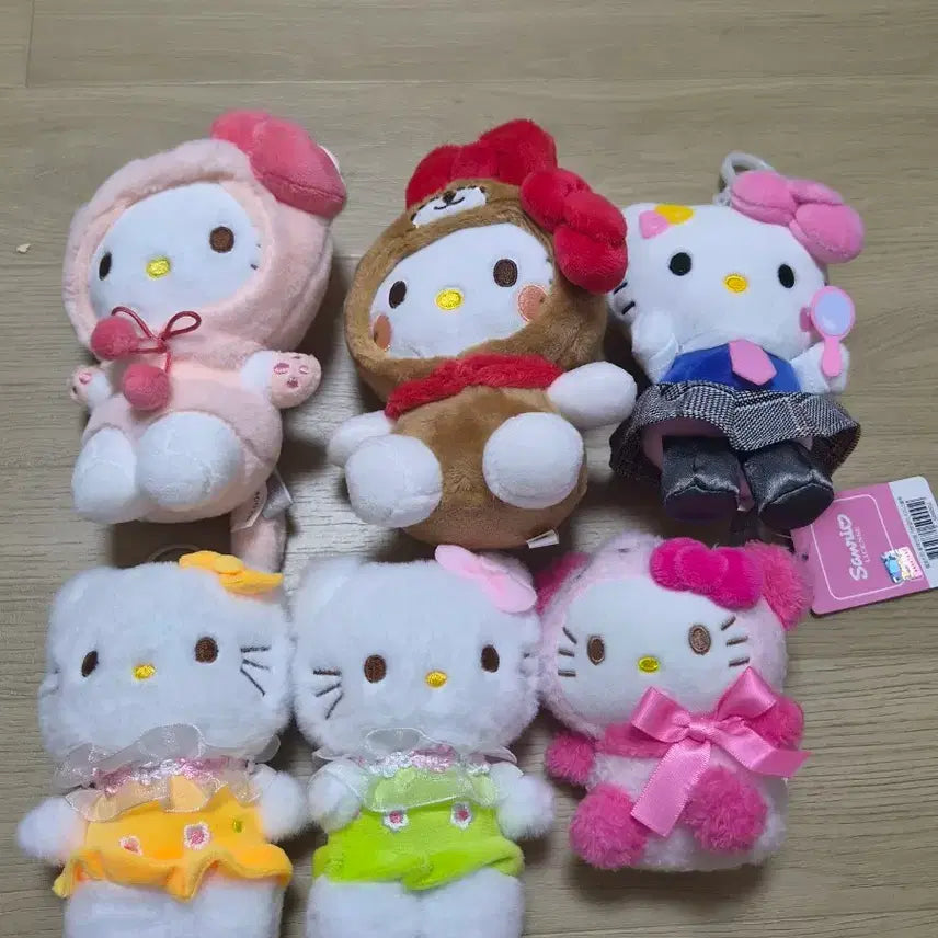 [BUNJANG] Sanrio Hello Kitty Character Keychain Doll / 산리오 헬로키티 캐릭터 키링 인형