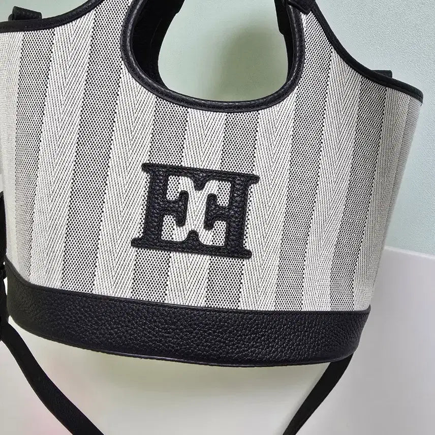 [BUNJANG] Escada Maison Jacquard Tote & Shoulder Bag / 에스까다 메종 자카드 토트&숄더백 두번사용