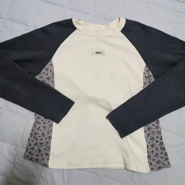 [BUNJANG] Rock Cake Raglan T-Shirt / 락케이크 나그랑티