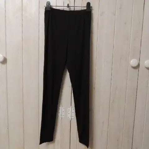 [BUNJANG] High Gloss Black Leggings / 매끄리하고 광택있는 소재 짙은 블랙 레깅스