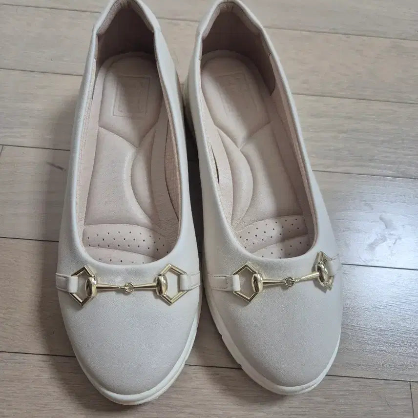 [BUNJANG] Naturalflex Ivory Loafers - Size 240 / 네츄럴플렉스 슈즈, 240