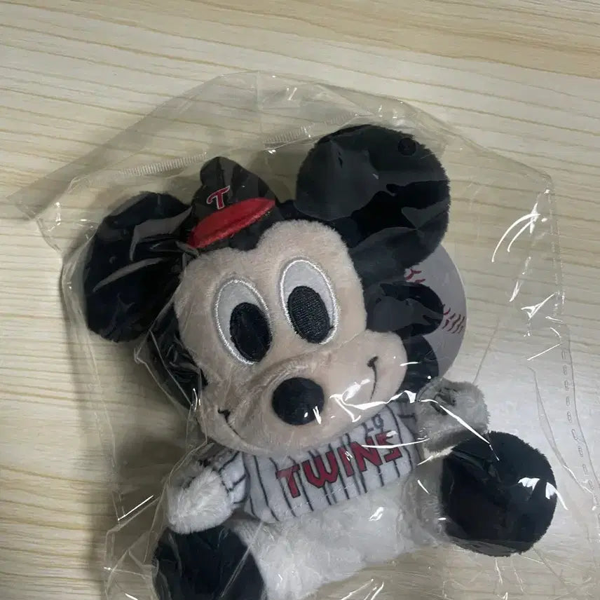 [BUNJANG] LG Twins Mickey Mouse Edition Keychain Plush / 택달린 KBO 미키마우스 에디션 LG트윈스 미키마우스 키링 인형