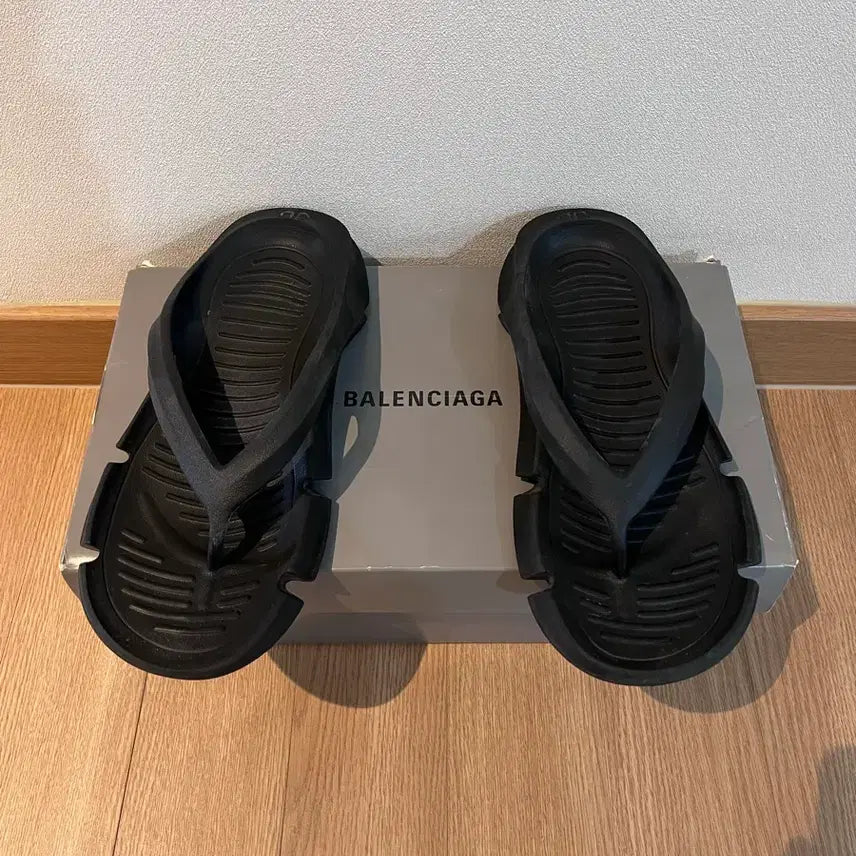 [BUNJANG] Balenciaga Mold Flip-Flops / 발렌시아가 몰드 플립플랍 쪼리 40