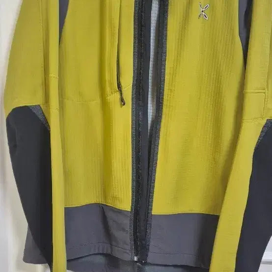 [BUNJANG] Montura Softshell Jacket - Size 100 - Yellow/Black / 몬츄라 소프트쉘 자켓 100