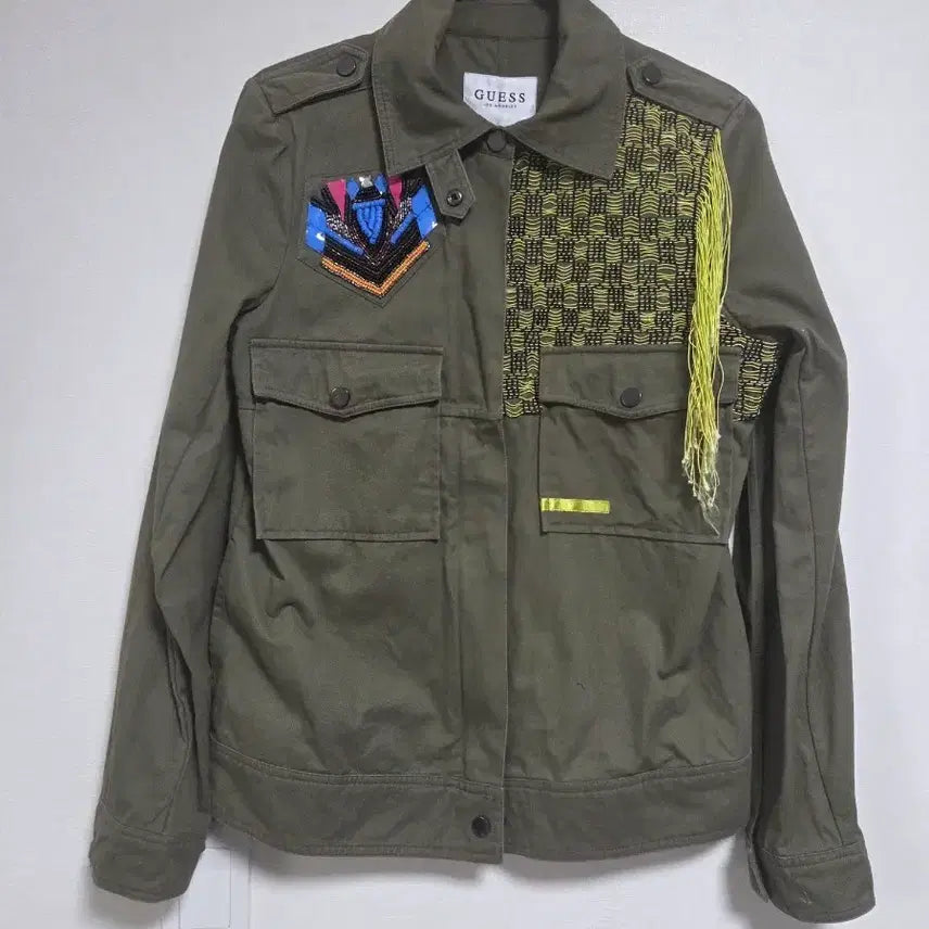 [BUNJANG] Guess Khaki Embroidered Patch Field Jacket / 게스 카키색 자수 패치 야상 자켓
