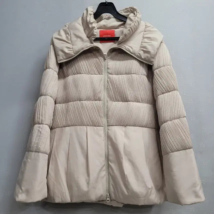 [BUNJANG] EVA CUBE Pleats Padded Jumper (Beige, M) / M)에바큐브 플리츠 패딩점퍼