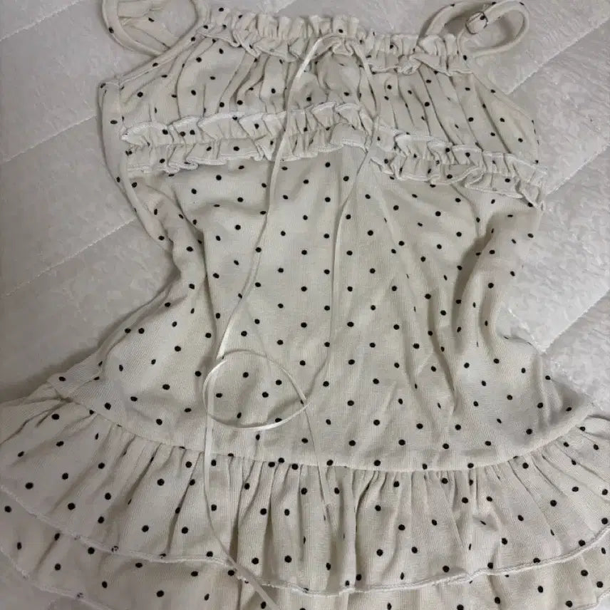 [BUNJANG] Polka Dot Cami Top with Frill Detail / 땡땡이 나시