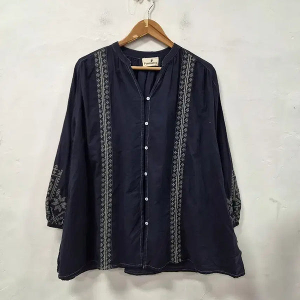 [BUNJANG] Pyumosso Navy Embroidered Blouse / pyumosso 네이비 블라우스