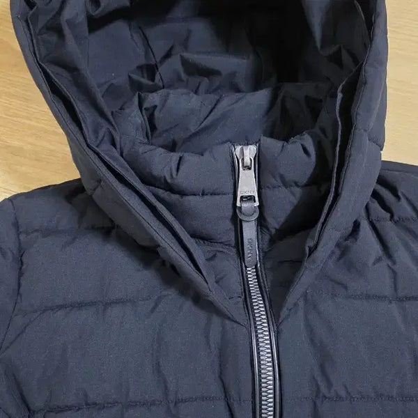 [BUNJANG] DKNY Black Short Padded Jacket with Hood / DKNY 숏패딩 블랙