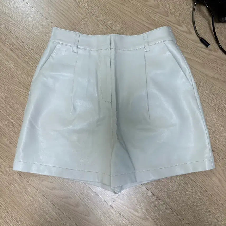 [BUNJANG] Mixxo Ivory Short Pants / 미쏘 아이보리 숏팬츠