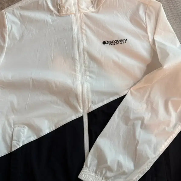 [BUNJANG] Discovery Expedition Windbreaker Jacket / 디스커버리 익스페디션 바람막이 자켓100