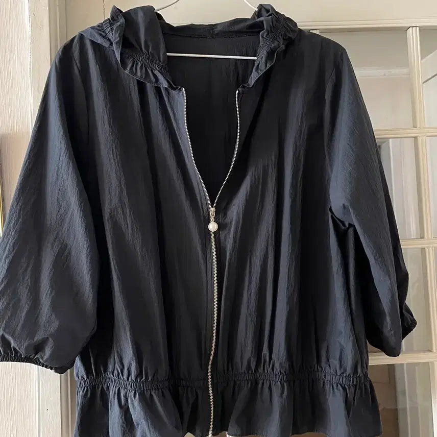 [BUNJANG] Black Hooded Windbreaker Jumper / 블랙 후드 바람막이 점퍼