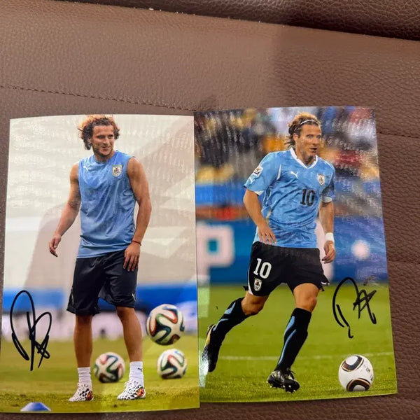 [BUNJANG] Diego Forlán Autographed Memorabilia (2 Items) / 디에고 포를란 친필 사인 2장 영상 인증 가능