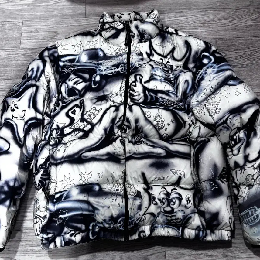 [BUNJANG] Thisisneverthat x Ryota Daimon PERTEX® T Down Jacket (Graffiti) - Size L / [L] 디스이즈네버댓 x 다이몬 료타 파텍스 다운 자켓 (하자가격)