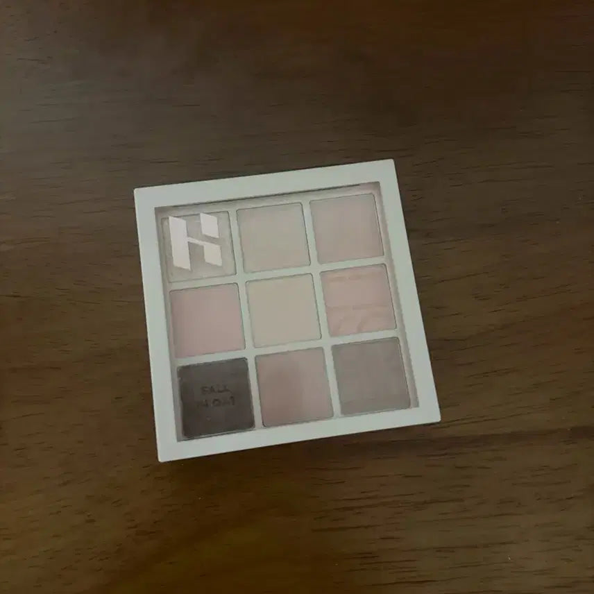 [BUNJANG] Holika Holika Fall In Oat Palette / 홀리카홀리카 팔레트 폴인오트
