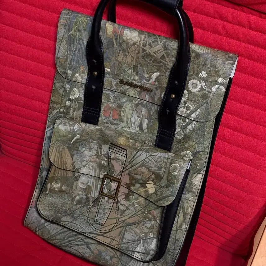 [BUNJANG] Dr. Martens Tate Collaboration Leather Backpack / [미사용 새상품] 닥터마틴 테이트 가죽 백팩 (상태 9.9/10)