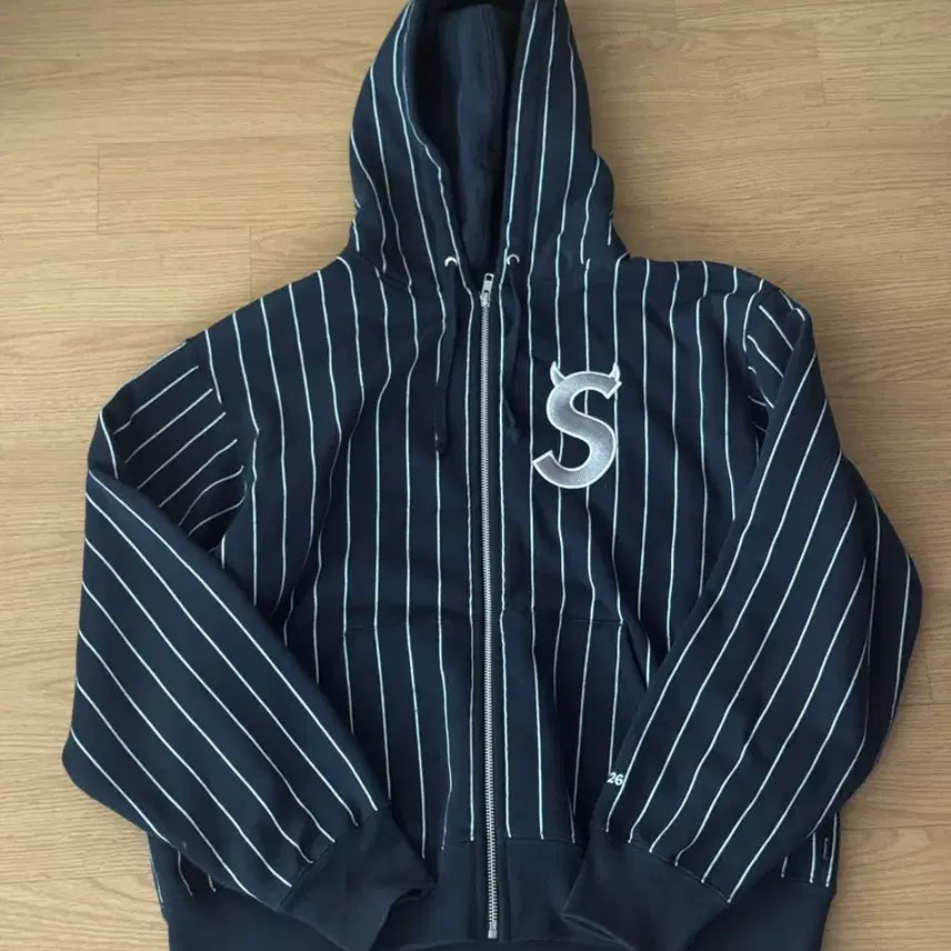 [BUNJANG] Supreme S Logo Devil Stripe Navy Hooded Zip-Up S / 슈프림 S로고 데빌 스트라이프 네이비 후드 집업 S
