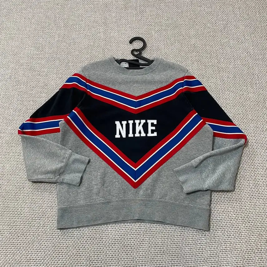 [BUNJANG] Nike Women's Round Sweatshirt L / L 나이키 여성 라운드 맨투맨 B.6183