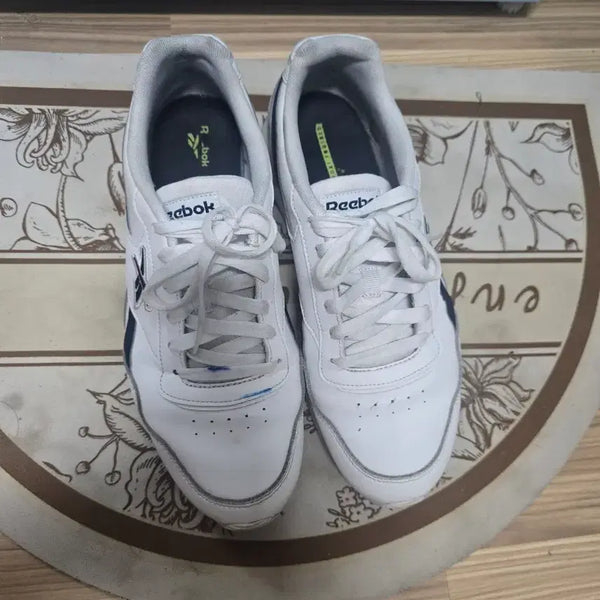 [BUNJANG] Reebok White Sneakers / 리복 흰색 운동화.275.  택배무료