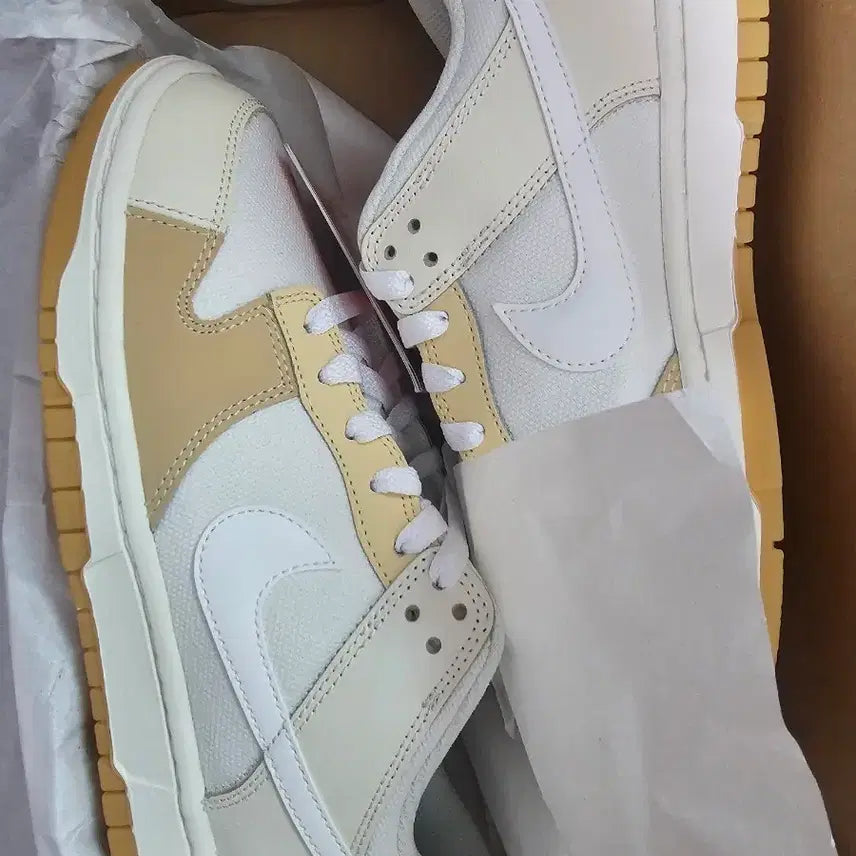 [BUNJANG] Nike Dunk Low SE "Vanilla" (255mm) - New / 나이키 덩크로우 se 바닐라 255 새제품