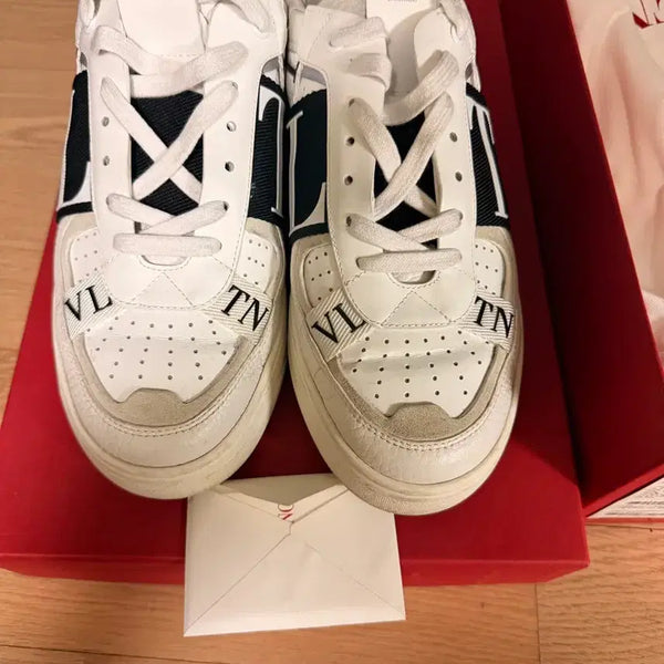 [BUNJANG] Valentino White Logo Sneakers / 발렌티노 신발