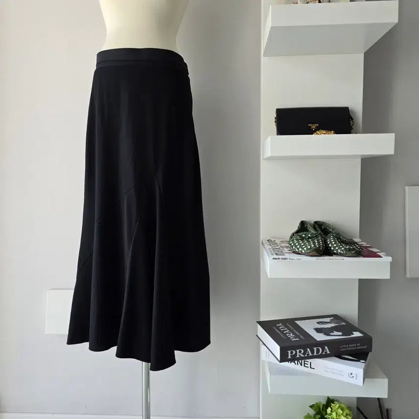 [BUNJANG] MINE Black Flare Skirt / 26 마인 MINE 블랙 플레어 스커트