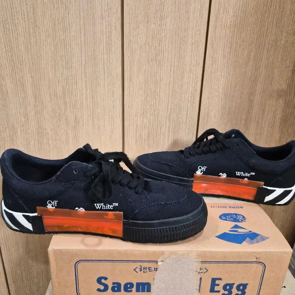 [BUNJANG] Off-White Vulcanized Sneakers Low Black White IT 42 / 오프화이트 벌카나이즈드 스니커즈 로우 블랙 화이트 IT 42