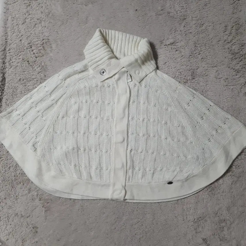 [BUNJANG] Guess White Knit Cape S-M / 게스 니트 망토 S~M  (233