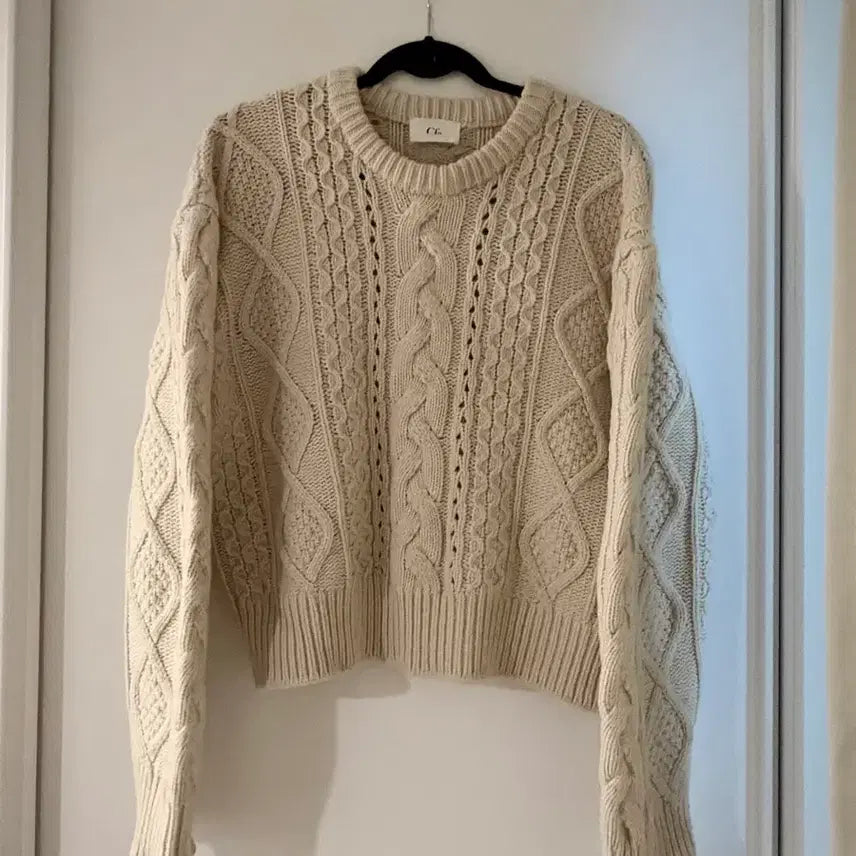 [BUNJANG] Fine Wool Cable Knit Sweater / w컨셉 파인울 케이블 니트 스웨터