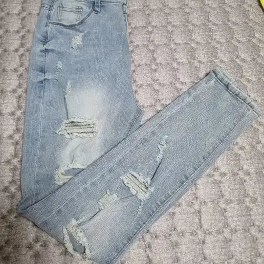 [BUNJANG] Distressed Denim Jeans (Free Size) / 찢연청바지(프리)