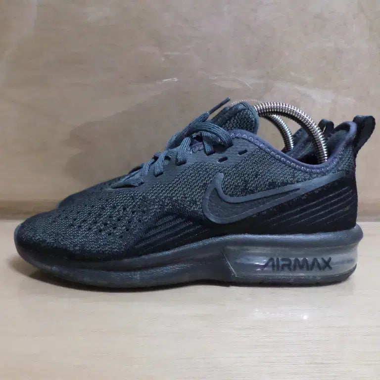 [BUNJANG] Nike Air Max Sequence Sneakers / 후루룩구제2 230 나이키 에어맥스 시퀀스 운동화 신발 260928
