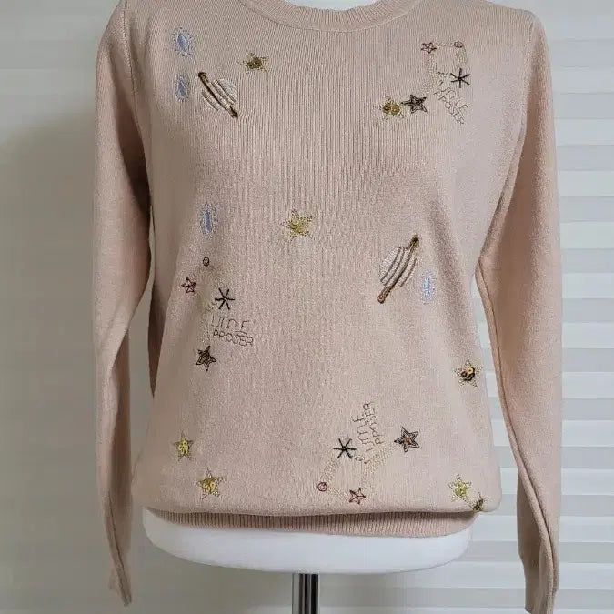 [BUNJANG] Beige Knit with Space Embroidery / 베이지색 우주 자수 니트