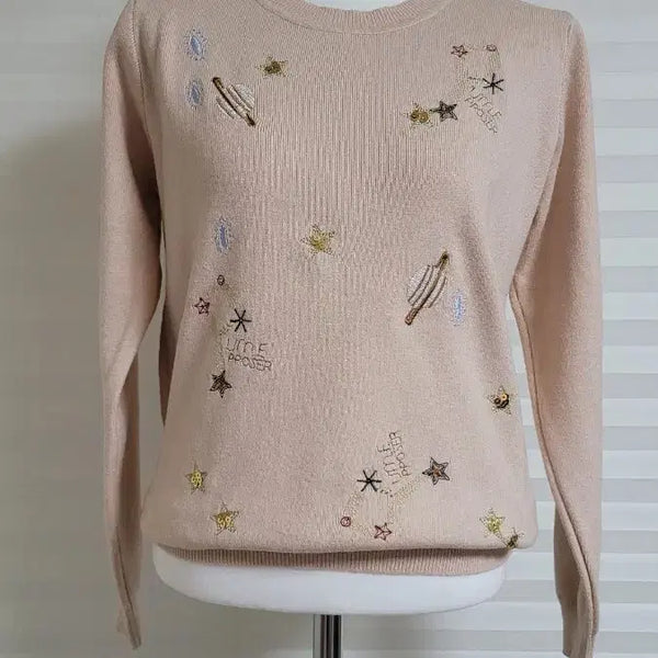 [BUNJANG] Beige Knit with Space Embroidery / 베이지색 우주 자수 니트