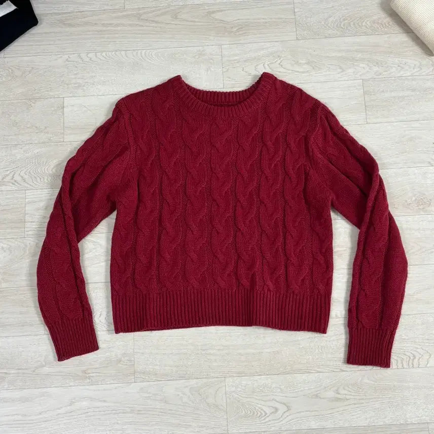 [BUNJANG] Red Cable Knit Sweater Semi-Cropped / 레드 꽈배기 니트 스웨터 세미크롭