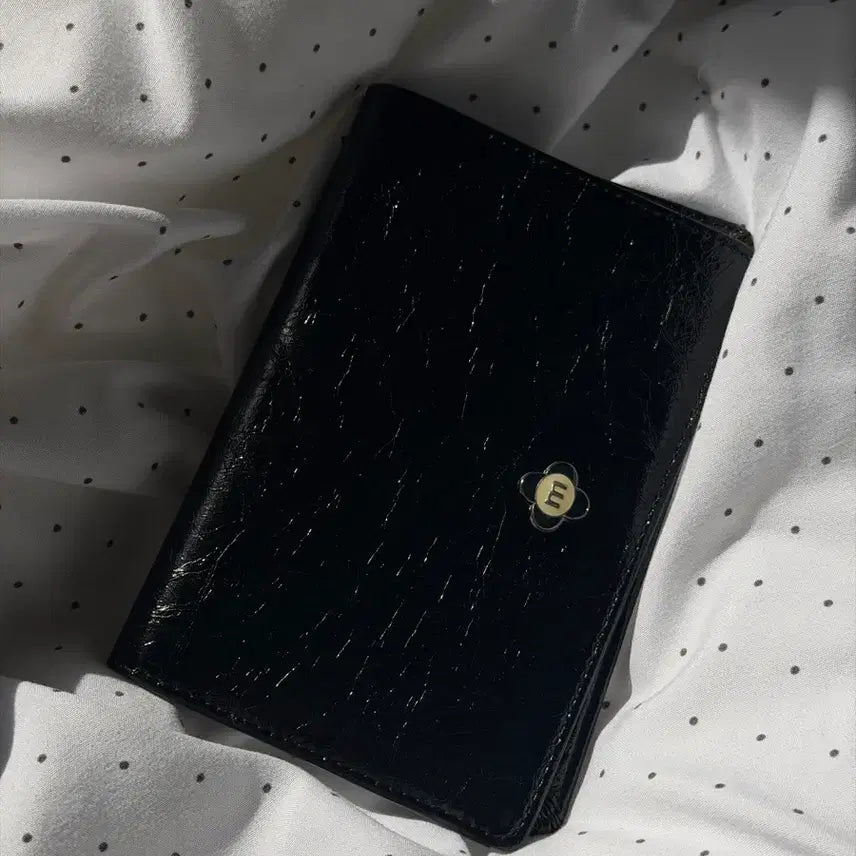 [BUNJANG] Minitmute Daisy Passport Wallet Black / 미닛뮤트 여권지갑 daisy passport