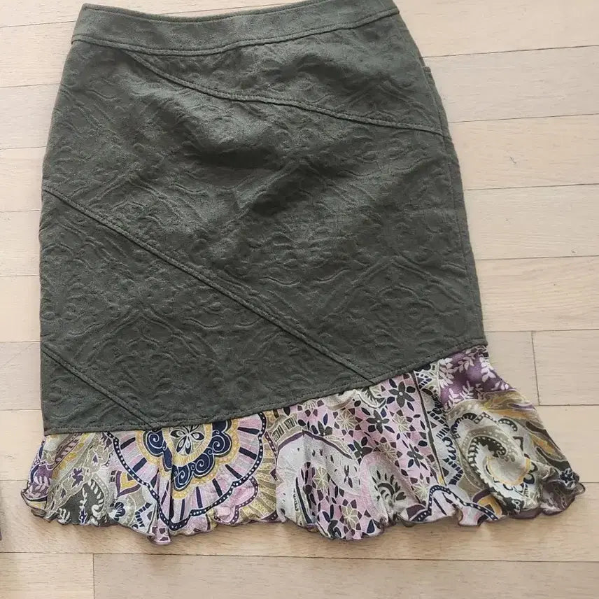 [BUNJANG] Khaki Patterned Skirt / 당일발송)카키색 스커트