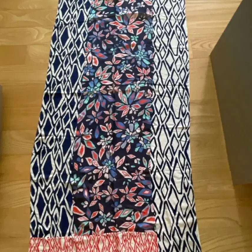 [BUNJANG] DVF Silk Scarf / DVF 실크스카프