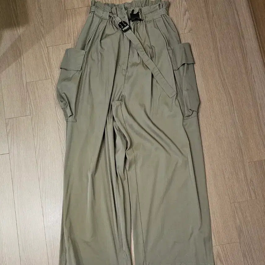 [BUNJANG] The Ilma Banding Cargo Pants Deep Beige / 더일마 밴딩 팬츠