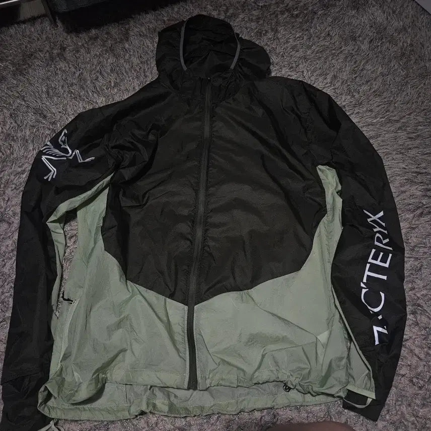[BUNJANG] Arc'teryx Windbreaker Jacket Olive/Black / 아크테릭스 바람막이 노반 윈드쉘 후디