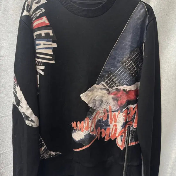 [BUNJANG] System Rock Chic Studded Guitar Graphic Side Zip Sweatshirt / 시스템 락시크 스터드 기타 그래픽 사이드 지퍼 맨투맨 (100)