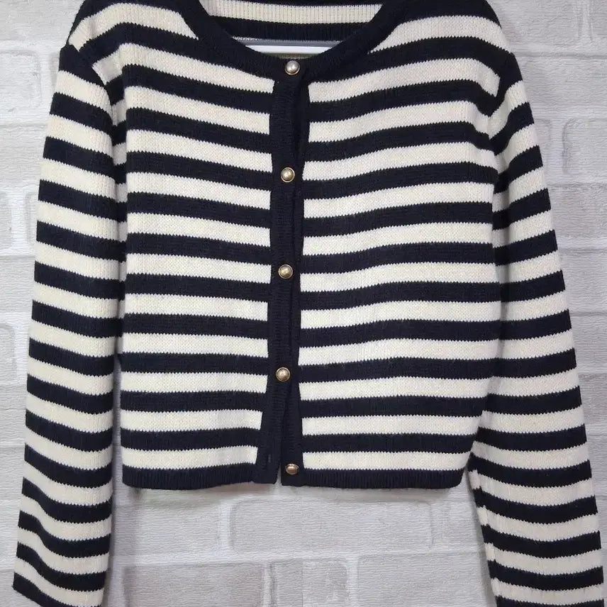 [BUNJANG] INOUF Flutter Stripe Crop Cardigan / [INOUF] 이너프 플러터 단가라  크롭 가디건(두께감있음) 입으면 더예쁨