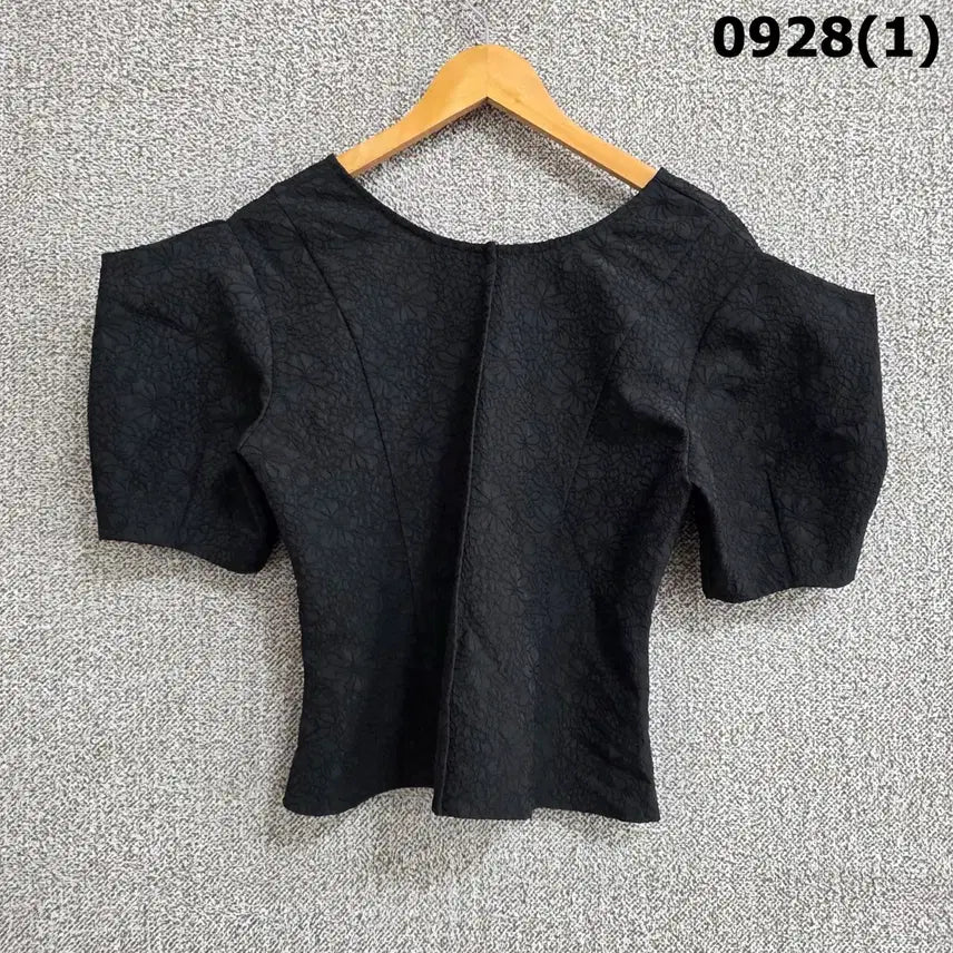 [BUNJANG] Olive Tee Black Pattern Short Sleeve Blouse - Size S / olive teee 블랙 패턴 반팔 블라우스 s