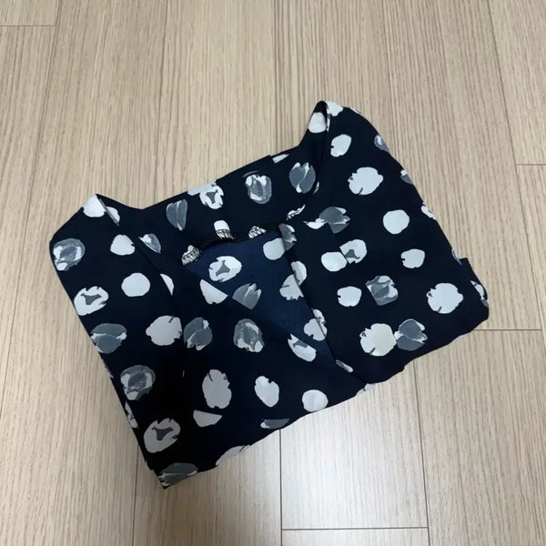 [BUNJANG] Navy Pattern Blouse / 네이비색 패턴 블라우스