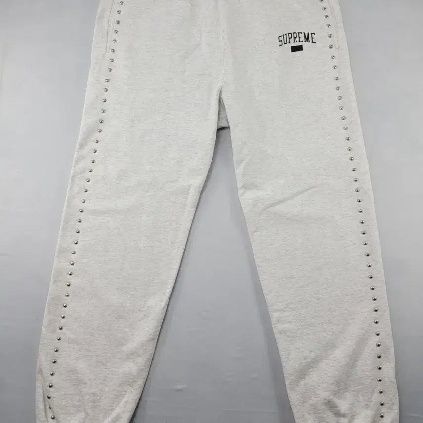 [BUNJANG] Supreme Studded Jogger Pants / (정품) 슈프림 스터드 조거팬츠