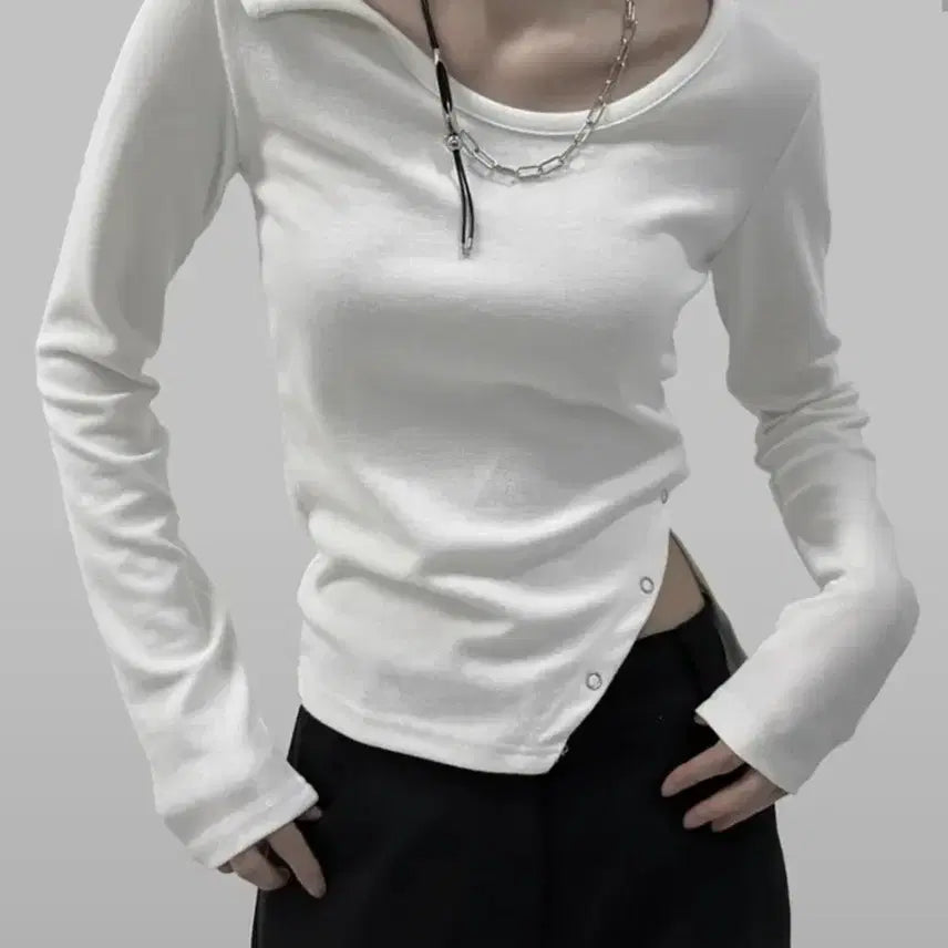 [BUNJANG] Zigzag Juri Snap Slit Tee White / 지그재그 쥬리 스냅 슬릿 티 화이트