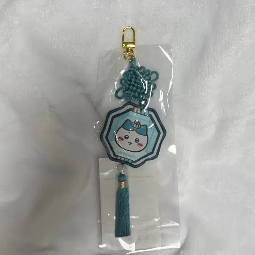 [BUNJANG] Chiikawa Hanbok Tassel Keychain (Hachiware) / 치이카와 한복 태슬 키링 (하치와레) 테슬 키링