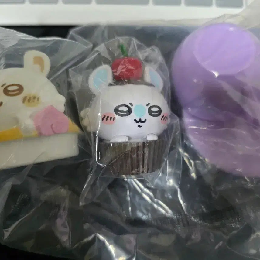 [BUNJANG] Monchou Momoonga Latte & Cupcake Figure Bundle Set / 먼작귀 모몽가 라떼 모몽가 컵케이크 일괄 판매